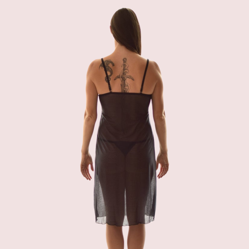 बहुत सेक्सी नाइटवियर अधोवस्त्र के माध्यम से देखें