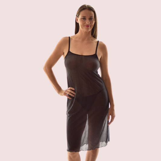 बहुत सेक्सी नाइटवियर अधोवस्त्र के माध्यम से देखें