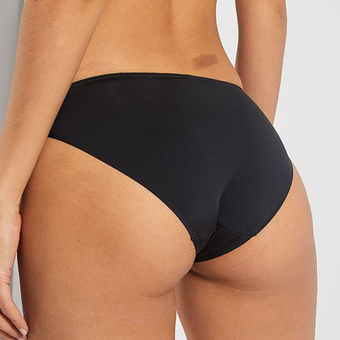 फिशनेट लेस ब्रीफ के माध्यम से ब्लैक देखें