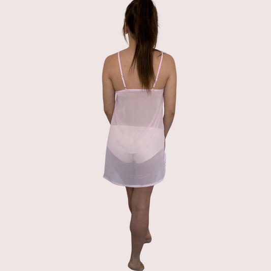 हाई स्ट्रीट पूरी तरह से मेश बेबीडोल नाइटवियर के माध्यम से देखें