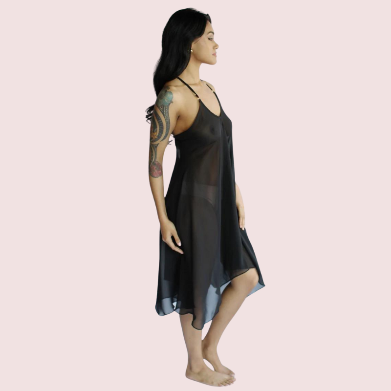 प्लस साइज़ ट्रांसपेरेंट ब्राइडल नाइटगाउन उसके लिए