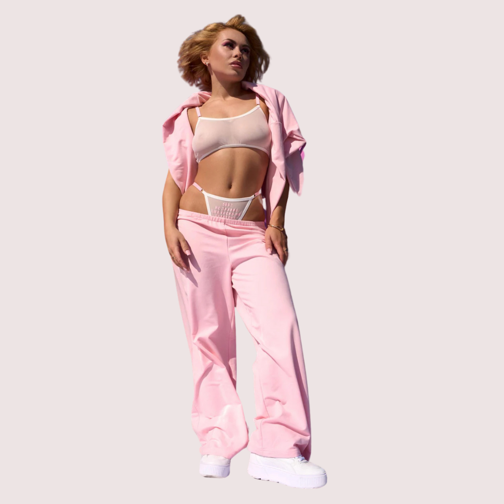 मोहक सरासर सफेद जाल ब्रा और जी-स्ट्रिंग सेट