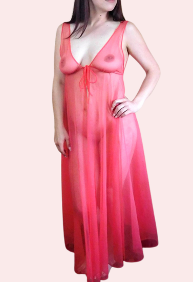 बहुत सेक्सी विशेष रात नाइटगाउन के माध्यम से देखें