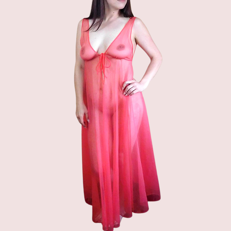 बहुत सेक्सी विशेष रात नाइटगाउन के माध्यम से देखें